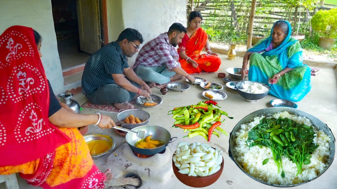 বাড়ির গাছের লঙ্কা দিয়ে বড়া তার সাথে খুদের ভাত ও কালোজিরা রসুন বাটা |
