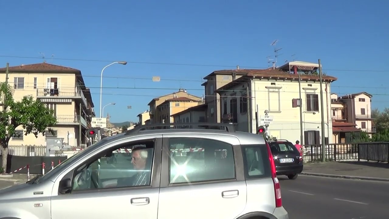 Passaggio a livello di via Fiorentina - Arezzo / Level Crossing / Planovergang / Plankorsning