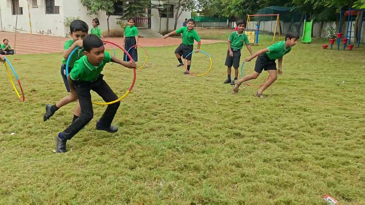 Zig zag run with ring and ball