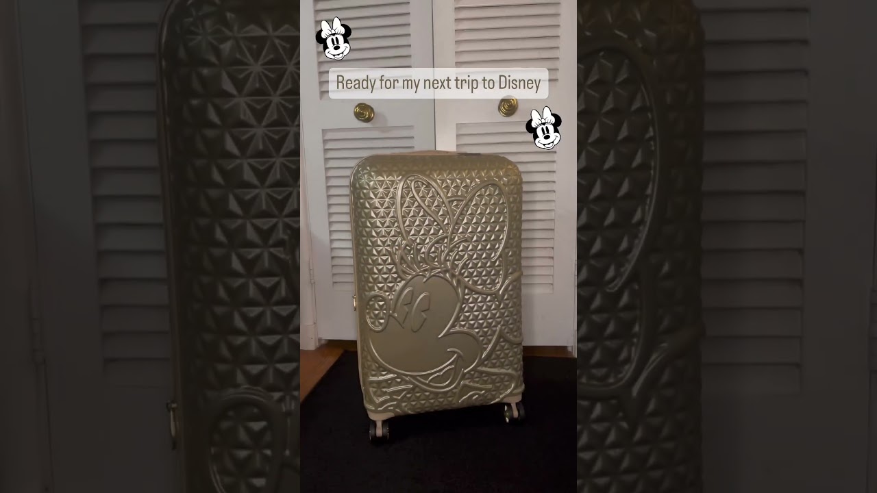 Add a touch of magic to all of your travels with this Minnie Mouse Luggage! ✨✈️ @catie_at_the_castle