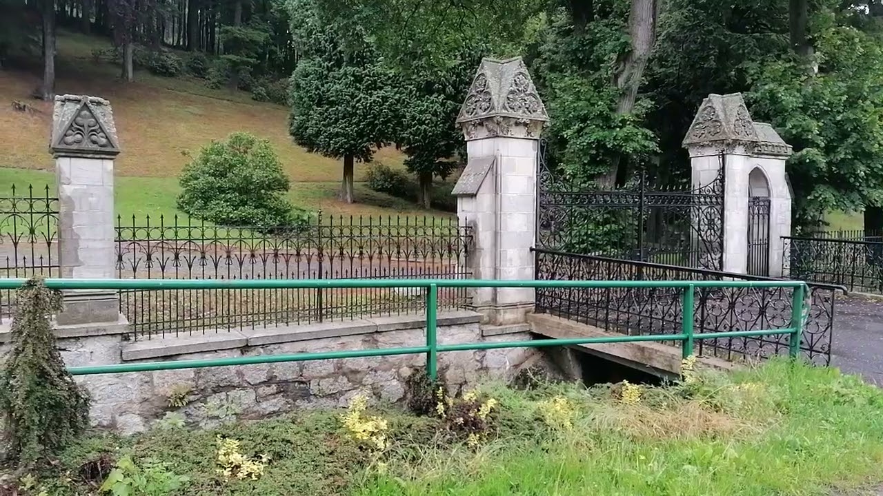 Bielawa, Leśny Dworek, Góry Sowie, deszczowe przedpołudnie pomiędzy górami VID 20240601 120231
