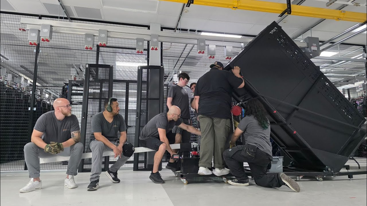 nesevo Rack Tilt Unit - rack deployment even in the tightest data centers