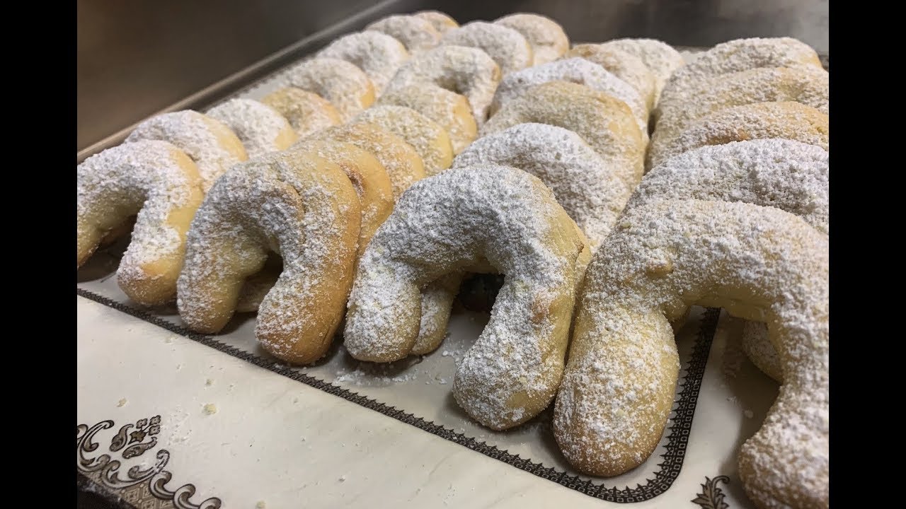 How To Make Greek Kourambiedes (Almond Butter Cookies)