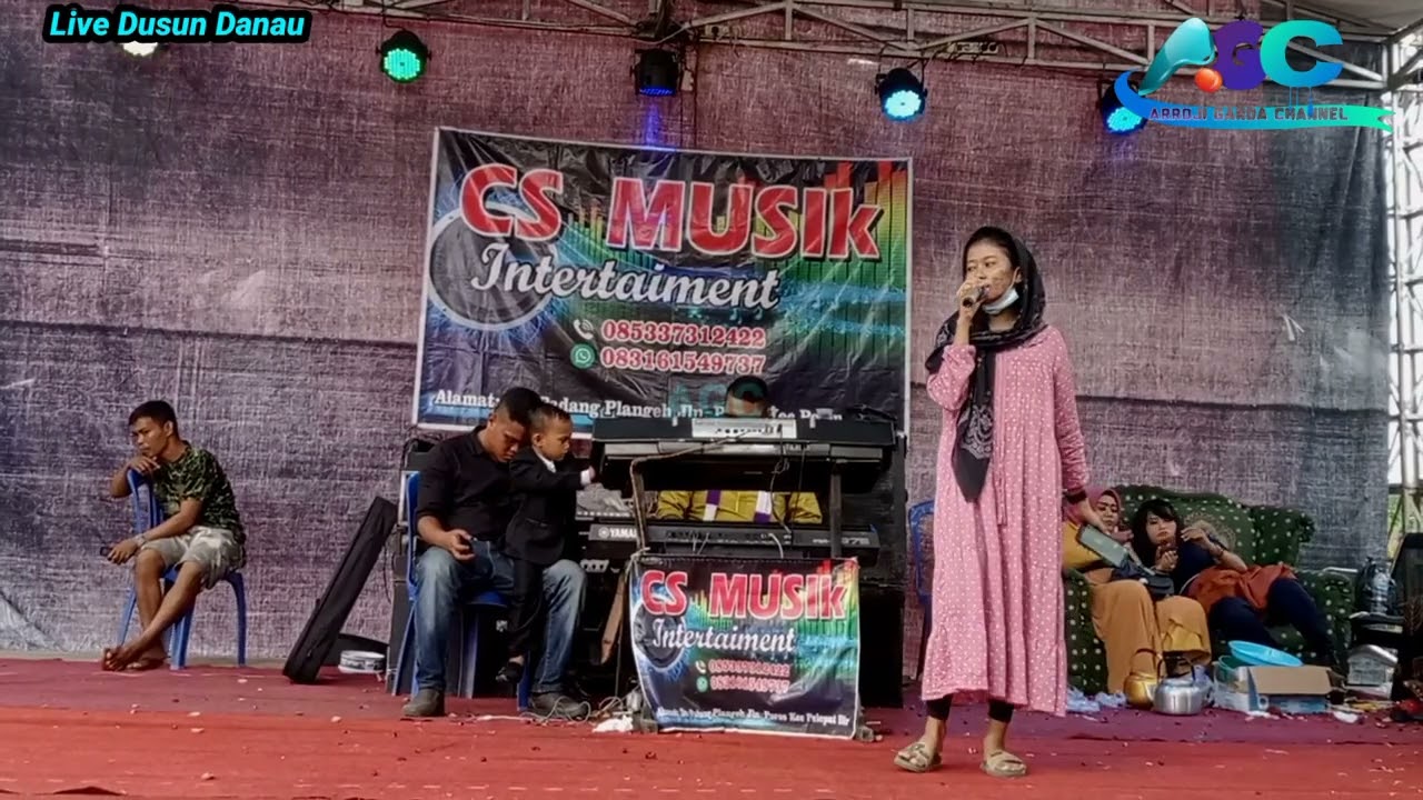 Mempelai Wanita { Dinda Amelia } Menyanyikan Lagu Qasidah ~ @arrojigardachannel