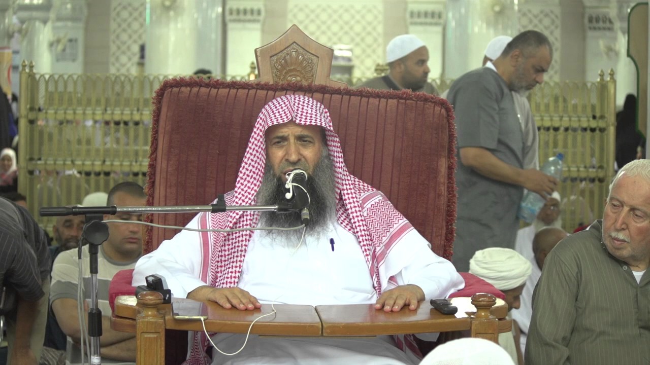 حكم وضع المصحف على الأرض وقت سجود التلاوة