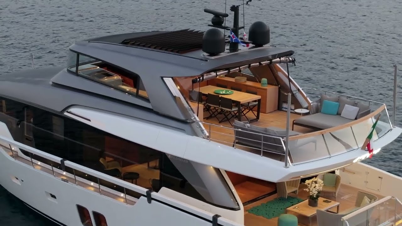 M&M | 26.7m (87' 6