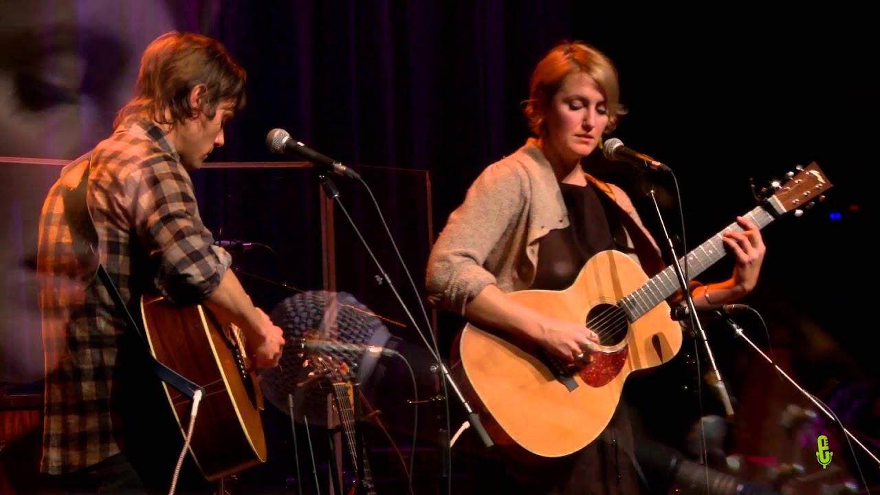 Joan Shelley - Easy Now (eTown webisode #937)