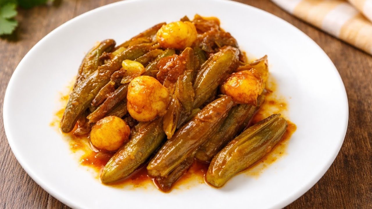 আস্ত রসুন দিয়ে ঝাল ঝাল বেগুন চর্চরি যদি খেয়ে না থাকলেন আজকেই ট্রাই করুন।