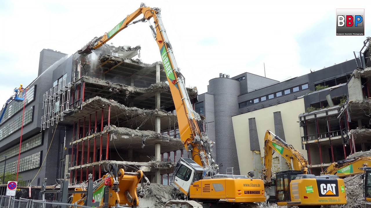 **GIANT** LIEBHERR R 960 demolition Longfront Excavator / Bagger, Abbruch EnBW, Stuttgart, 2018.