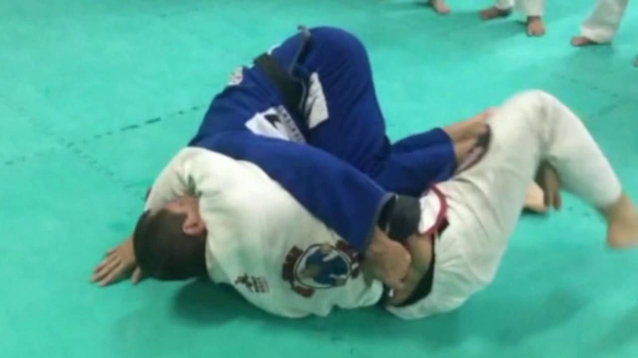 Fundamentos básicos Abi-Rihan Jiu-Jitsu (guarda - ganchos #1)