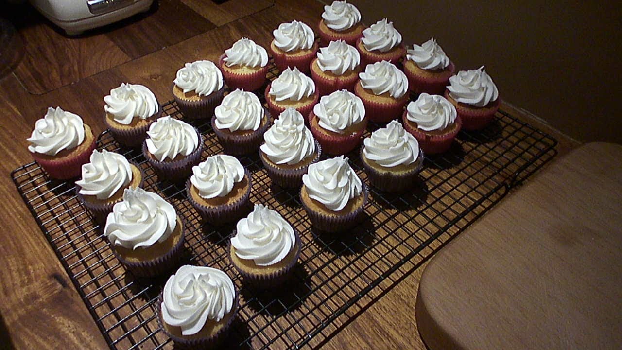 How To Make My Favourite Vanilla Cupcakes With Vanilla Icing