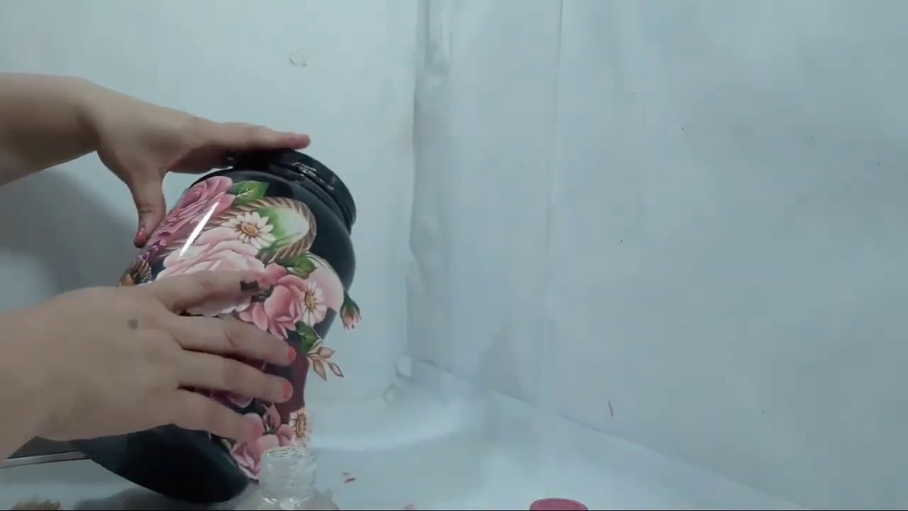 Ideia Incrível Com Vidro De Palmito  com tinta splay preta , faca e venda