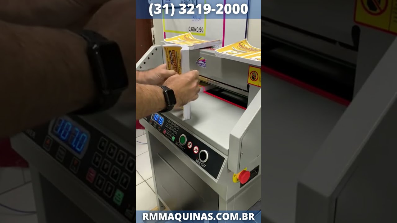 GUILHOTINA EL&Eacute;TRICA G450 VS+ LASSANE. RM M&aacute;quinas e Sistemas Ltda.