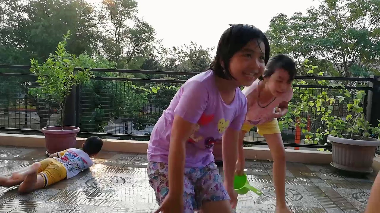 Basah-basahan bareng Saudara! | Maen Challenge Tebak Merek