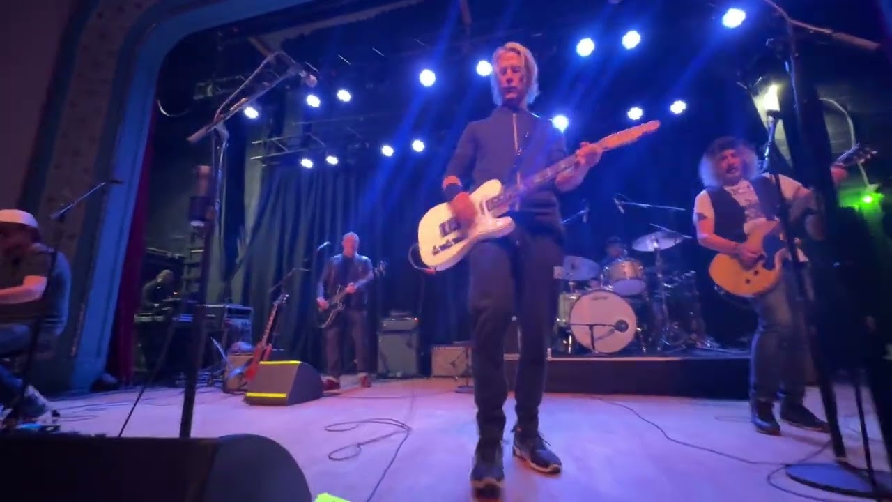 Duff McKagan Closes VIP Soundcheck with ‘Longfeather’ and Band Intro at Aladdin Theater – Portland