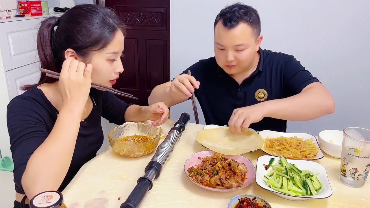 My Stupid Husband Eats Alone And Won't Let Me Eat, So I'll Put Mustard In It And Let You Taste It！