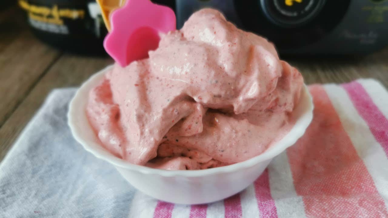GELATO FRAGOLA E BANANA CON MAMBO