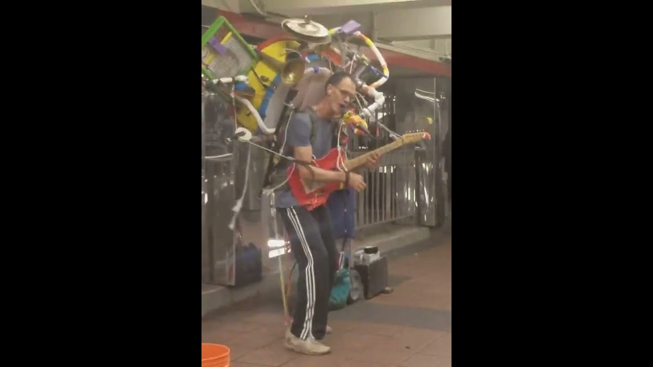 New York City Subway Jam with The One Man Band! #NYC #funny  #Streetperformer.