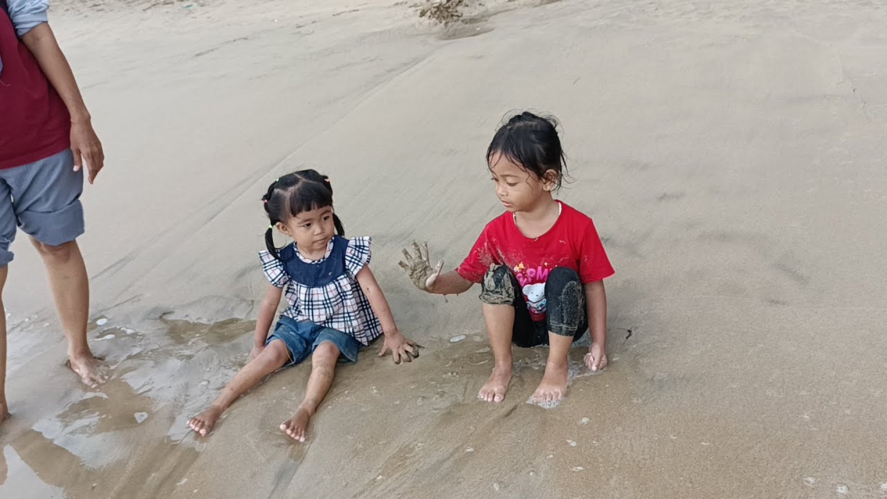 Pantai cemara sama mbak anggun 🥰