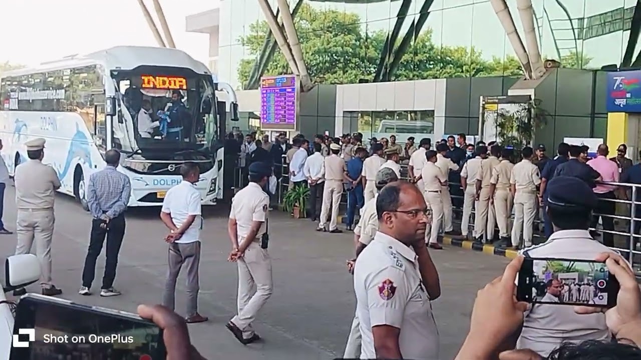 Indian Cricket team in Bhubaneswar Airport #viralvideo #cricket #cricketnews #viralvideo