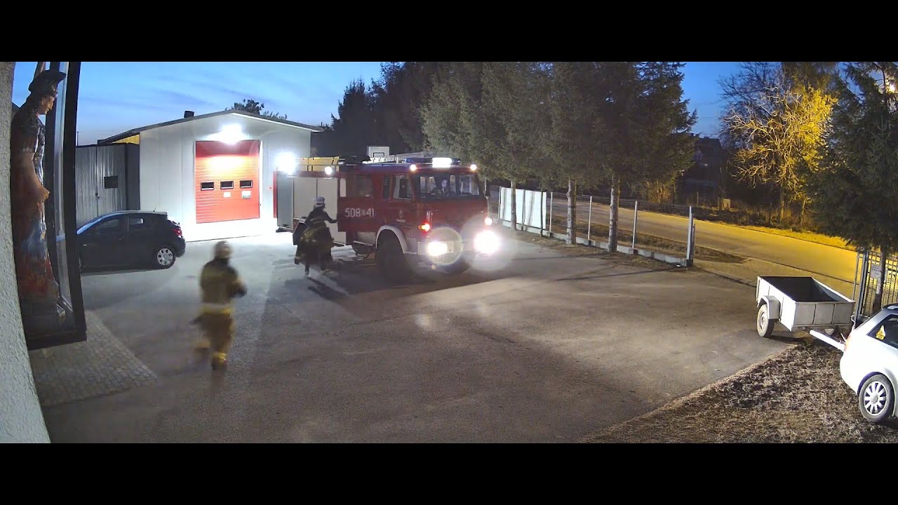 [REJESTRATOR112/odc.65] KSIĄŻNICE – POŻAR TRAW ZA ZABUDOWANIAMI MIESZKALNYMI