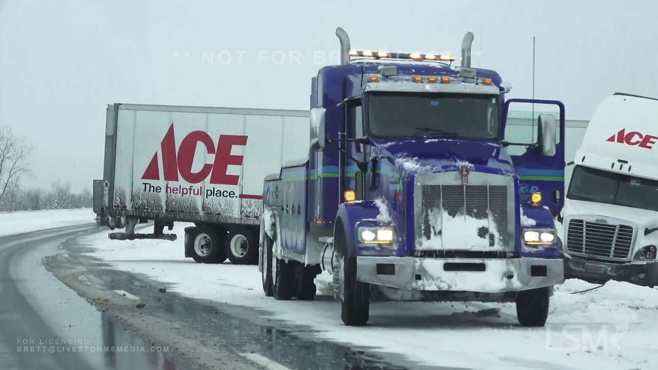 01-07-2022 South Haven, MI - Intense Heavy Lake Effect Snow Causes Many Accidents