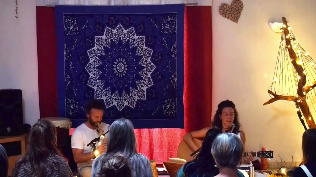 Chamundaye Kali Ma Mantra Angéline Om & Cédric - live Kirtan
