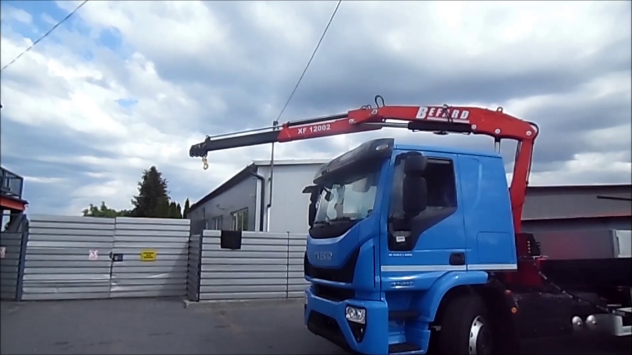 Żuraw BEFARD XF12002 zamontowany na ciężarowym Iveco DMC 18t