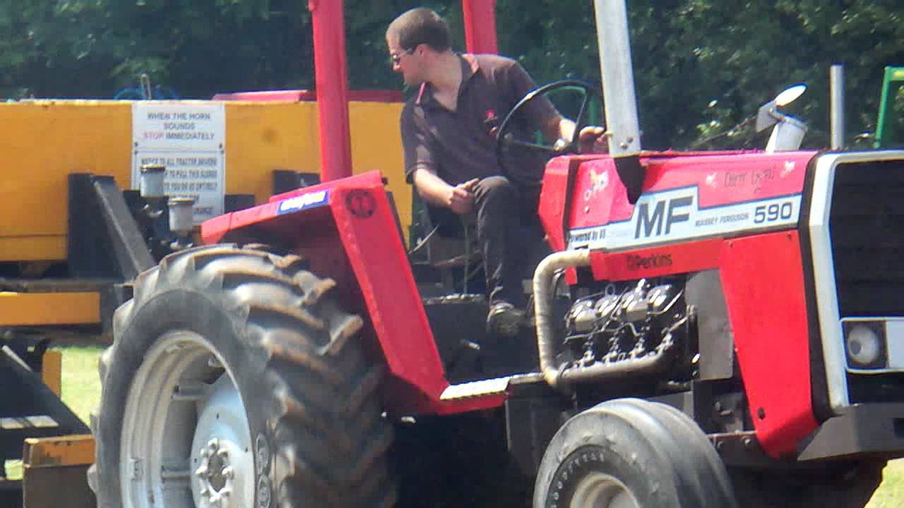 MF 590 Diesel Tractor Pulling Demo