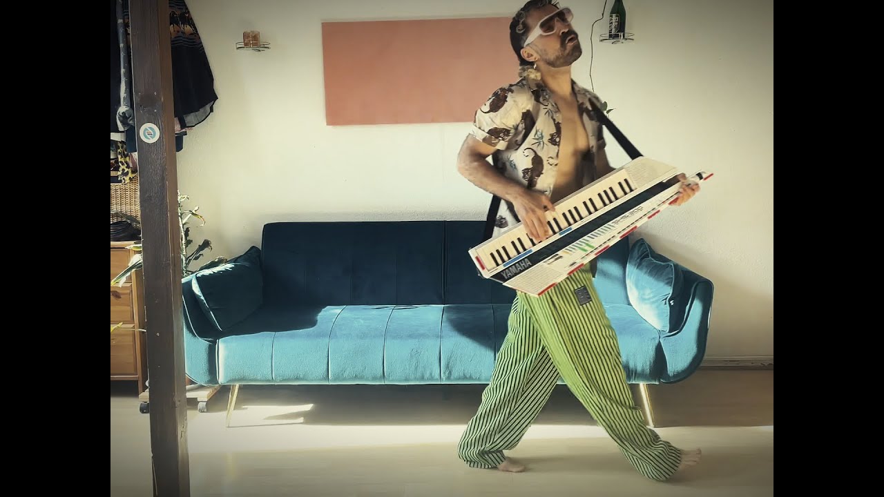 Mille The Hit - Heart's Caught Up (In My Room Visualizer)