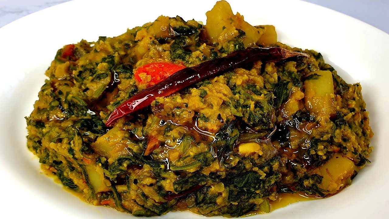 বিনা মসলায় কম তেলে মুসুর ডাল দিয়ে পালং শাকের অপূর্ব স্বাদের ইউনিক এই রেসিপি বানিয়ে সবাইকে চমকে  দিন