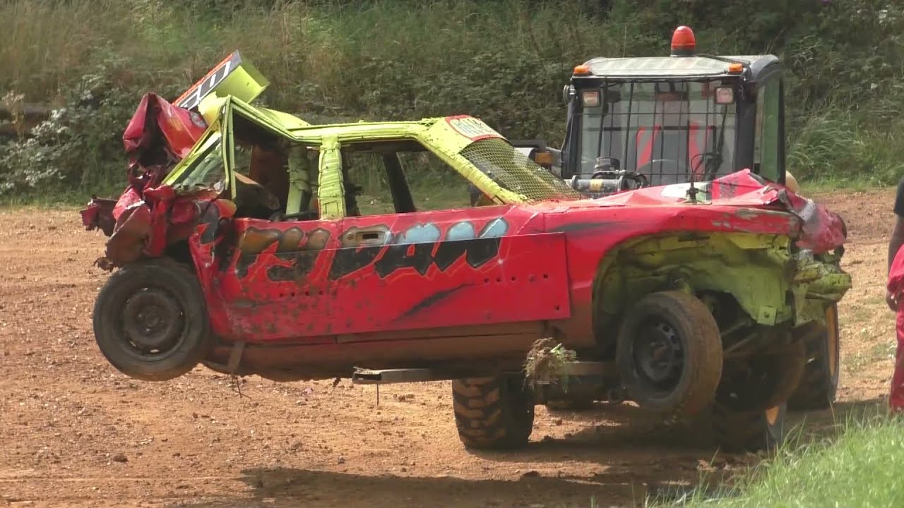 Tongham motor club pre 90 rwd and rookie bangers Paul Lacey memorial 29/08/21