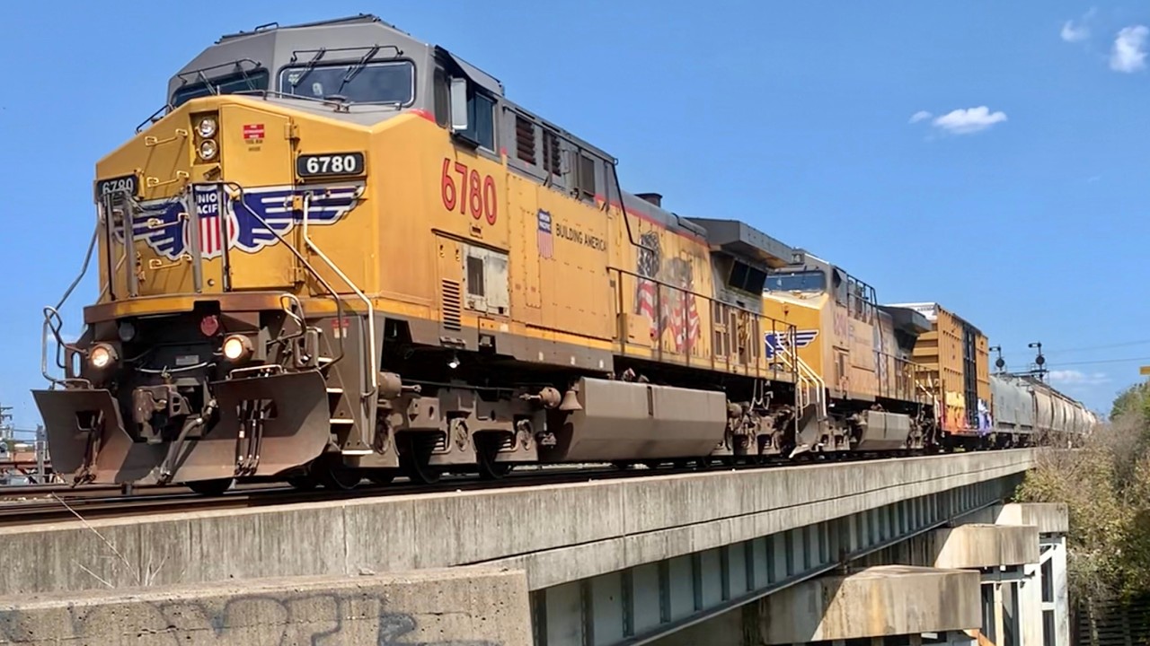 How Many Cars Can A Pair Of CSX Geeps Pull?  5 Locomotives With Heritage Unit, Union Pacific On NS