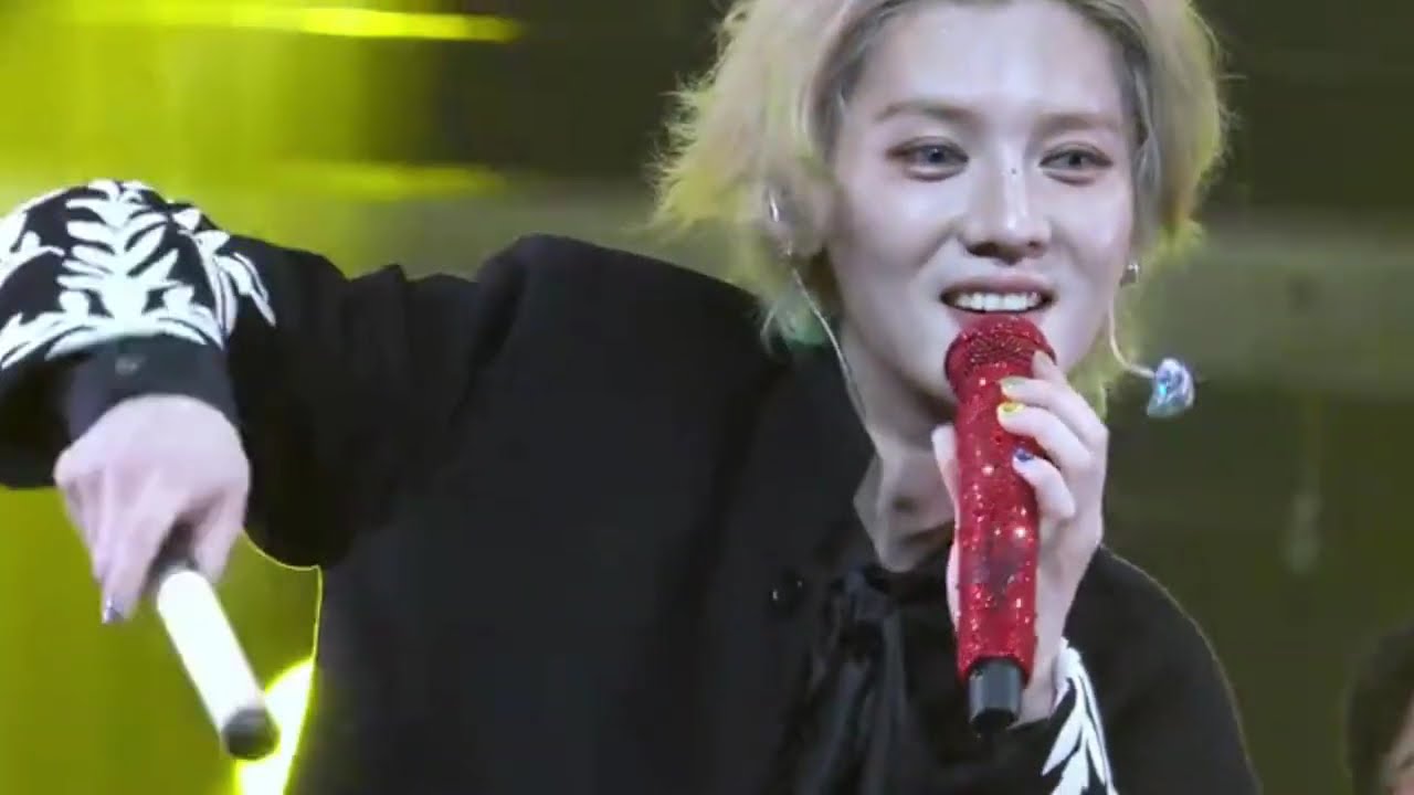 鹿晗青岛演唱会Day1《我们的明天》+《超级冠军》focus直拍 鹿晗你过来 我问你点事 #鹿晗 #鹿晗演唱会 @JOKER00922