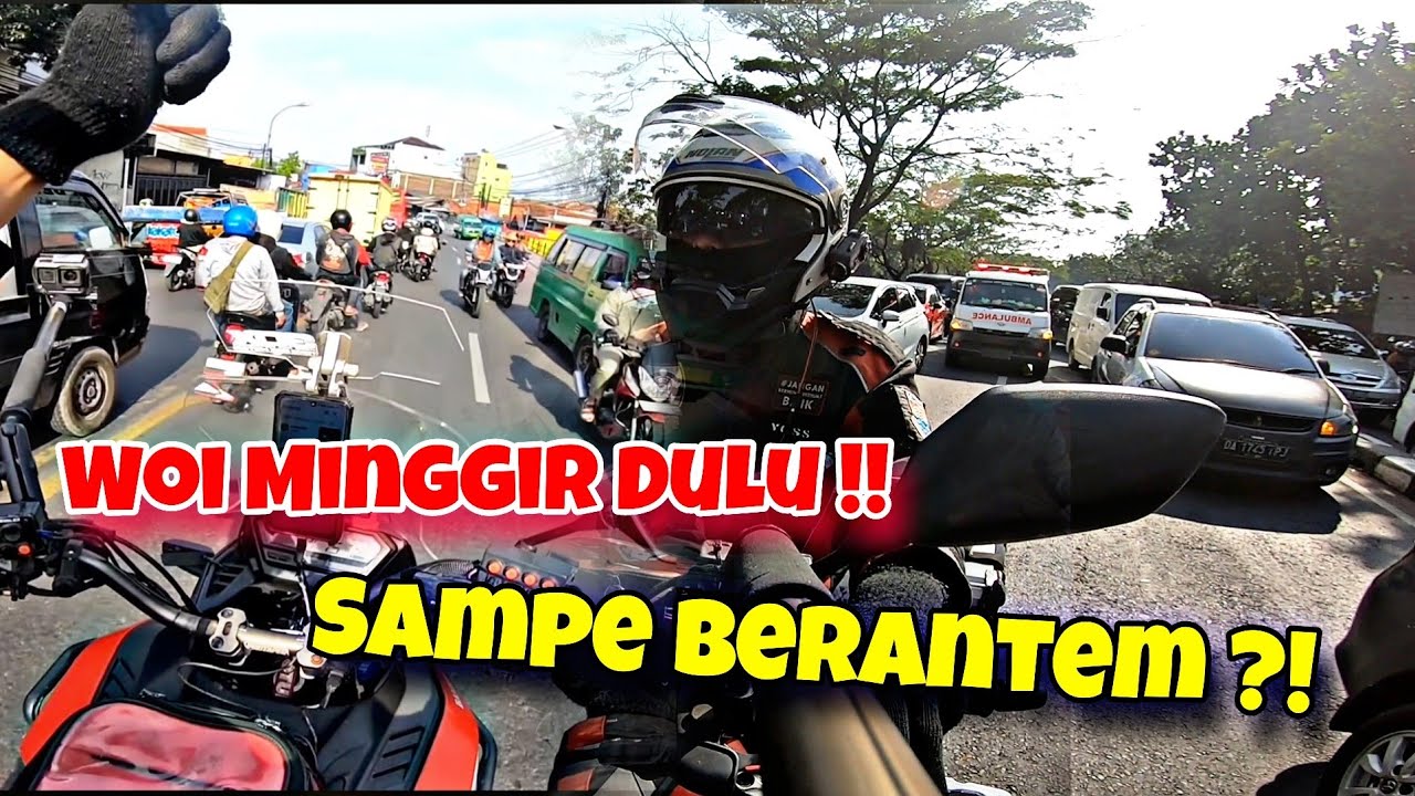 DISURUH MINGGIR ! MALAH AMBULANCE YANG DISURUH MINGGIR !!
