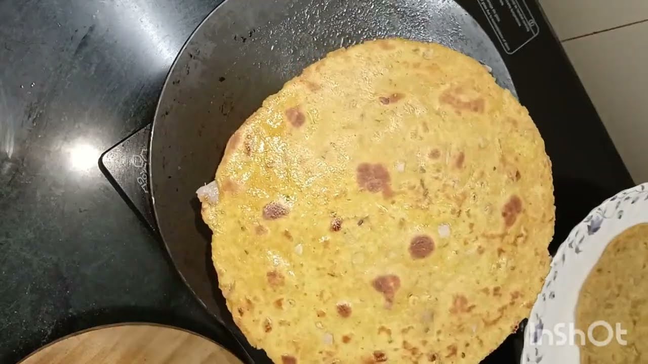 जब कुछ अलग खाने का मन करे । Jab kya bnaye ye  smajh na aaye । missy roti, garlic tomato chatni 