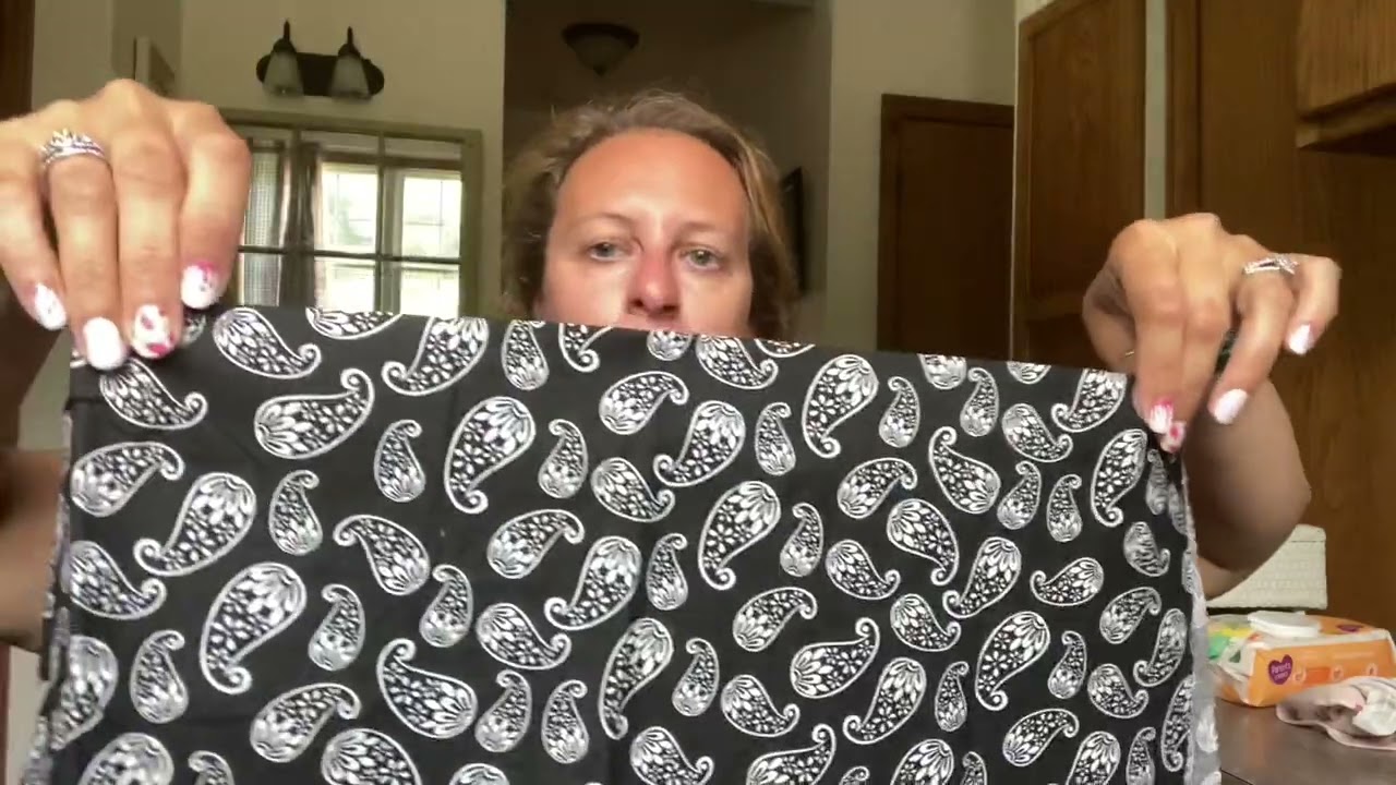 Mini Fabric Haul from the Thrift Store - Goodwill - Cheap fabric 🥰