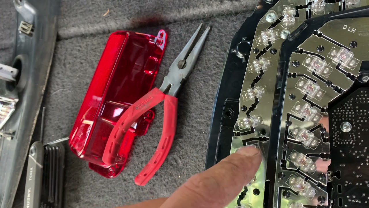 2015 - 2020 GMC Yukon “Tail Light” Fix, How to fix Led Brake light taillight repair @lew908c