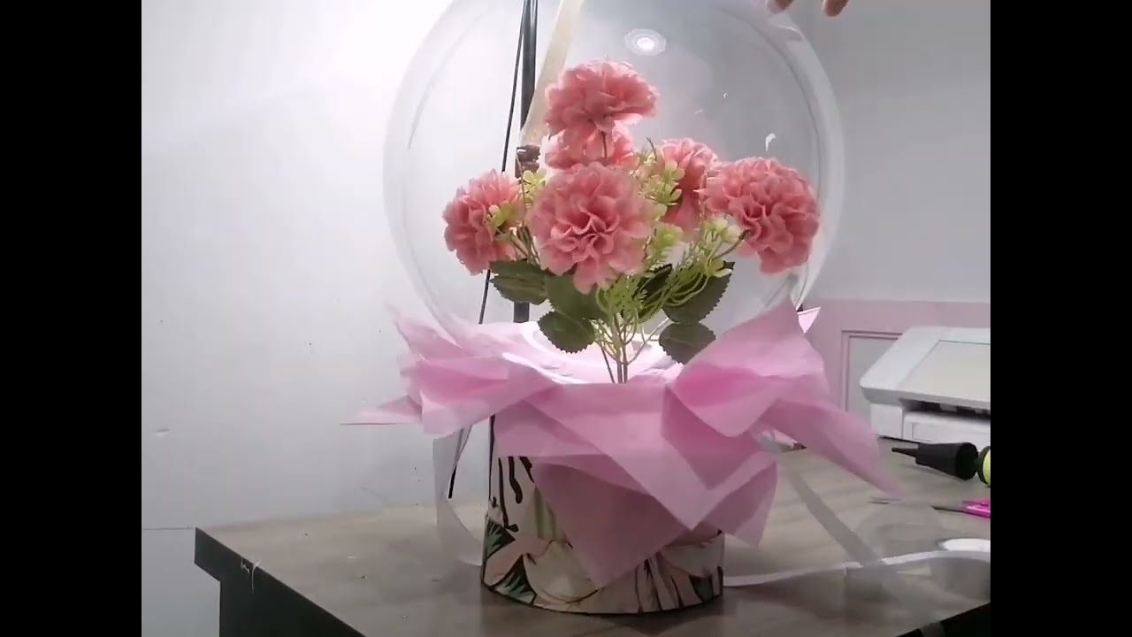 Como meter un ramo de flores dentro de un globo burbuja