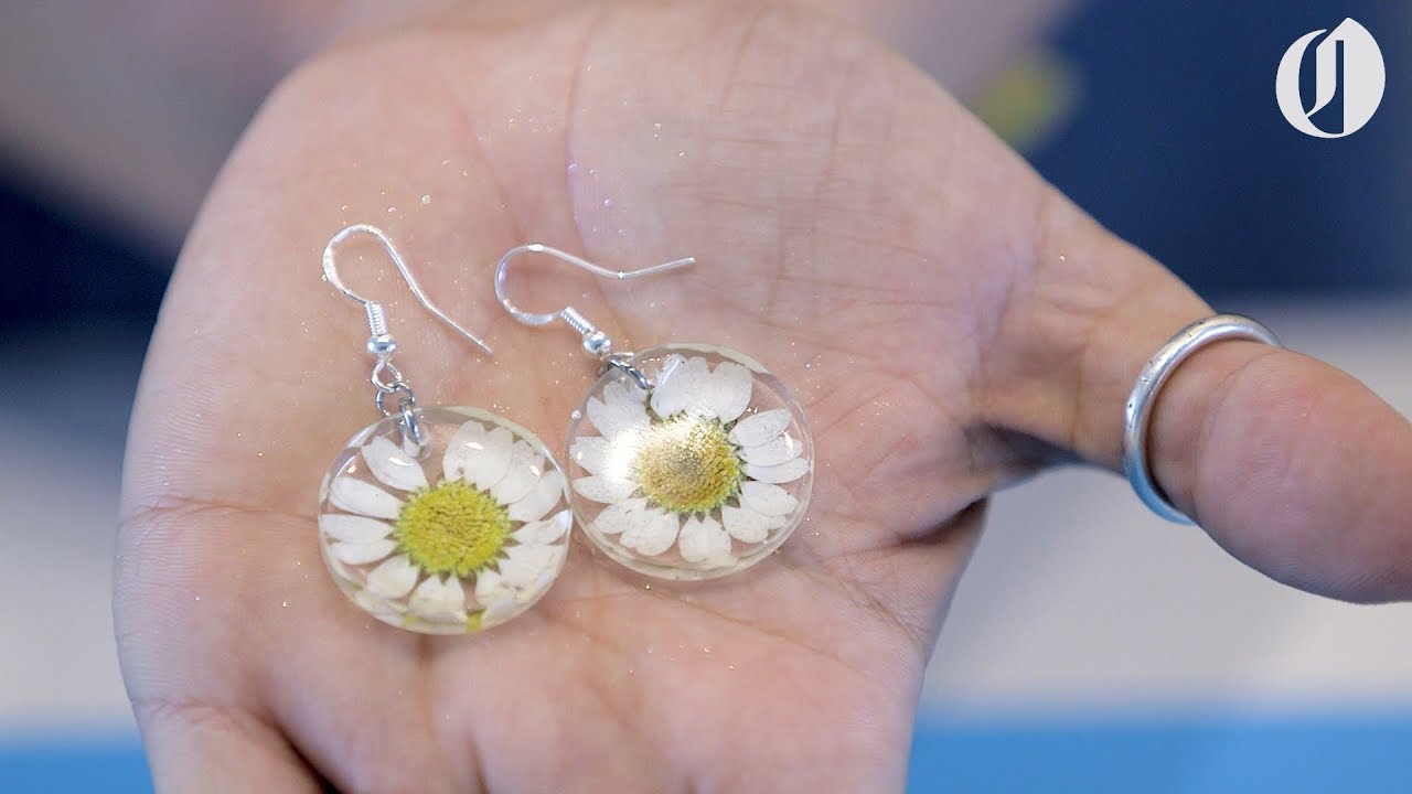 How to make dried flower earrings using resin