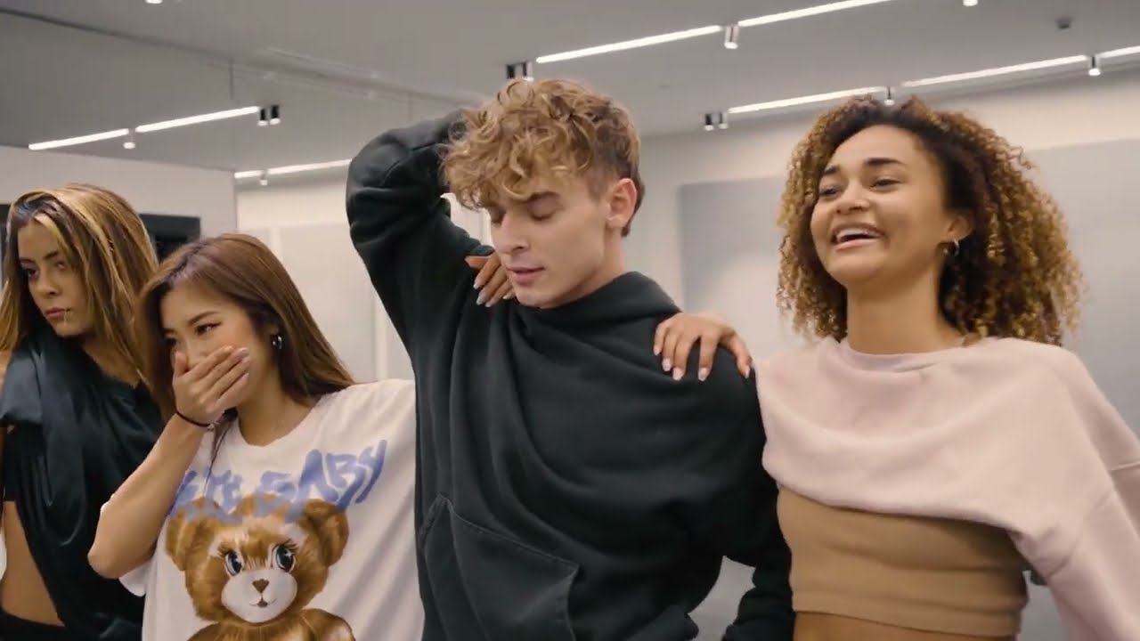 Watch Josh Try To Dance With The Girls!