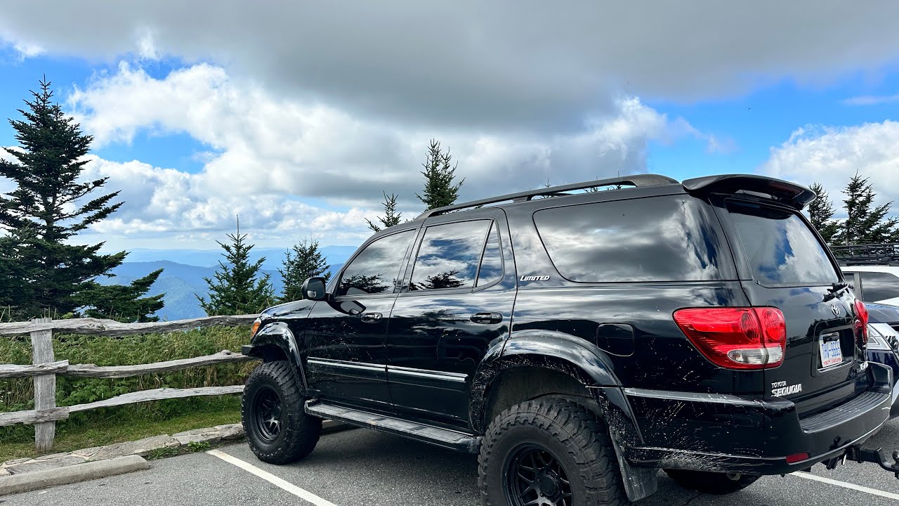 Замена датчиков детонации и стартера на Toyota Sequoia 2005-2007 годов выпуска.