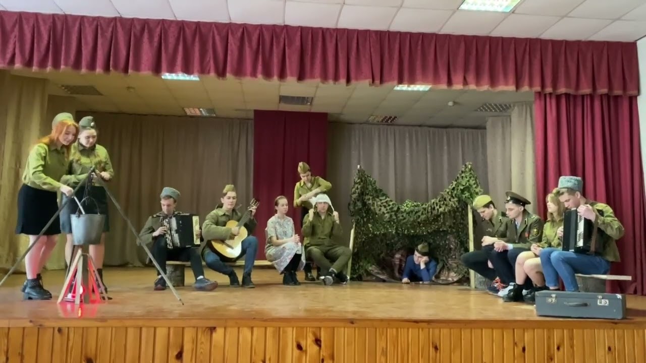 Инсценированние военно-патриотической песни 'В землянке'. Учащиеся 10 класса