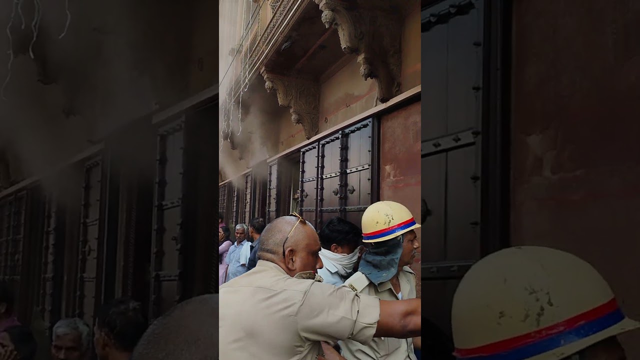#fire accident in fab India #varanasi #headline