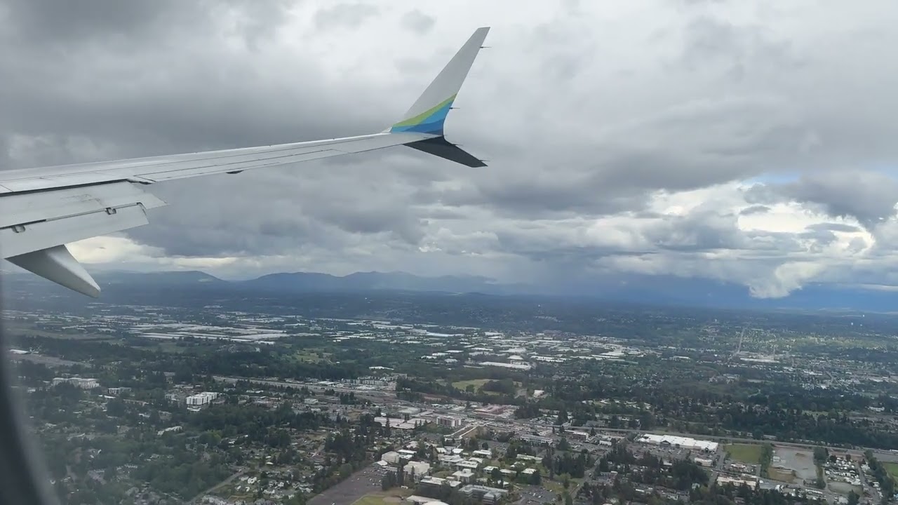 Alaska 737-9 MAX parallel landing Seattle 34L and 34R