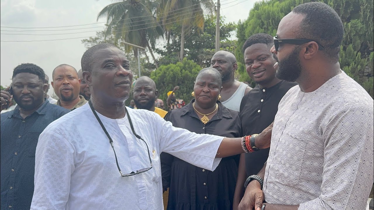 FEMI ADEBAYO VISITS WASIU AYINDE AS K1 DE ULTIMATE PREPARES FOR MOTHER’S BURIAL CEREMONY