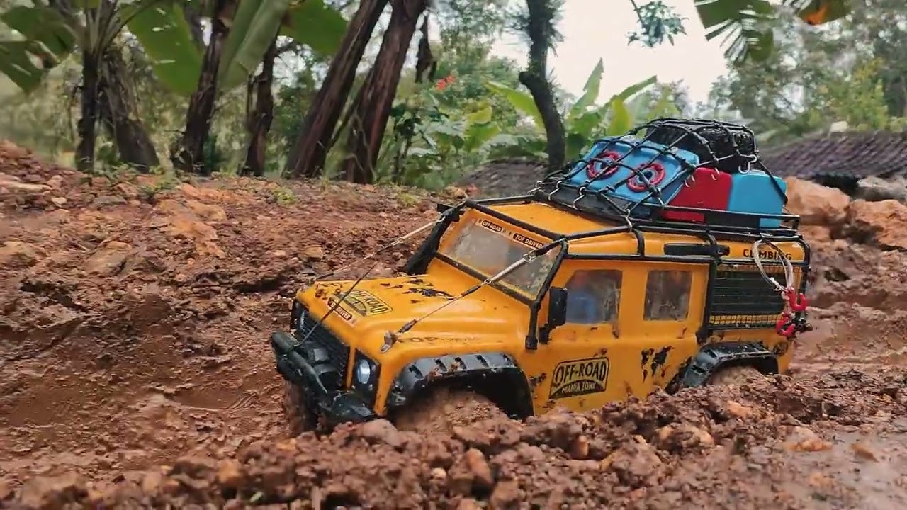 Extreme RC Car Defender Mudding ,Stuck, Slipping, Still Pushing! #35