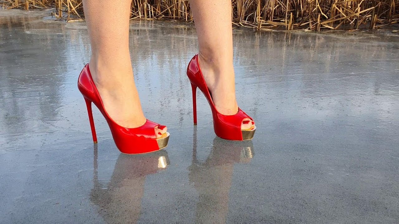 slippy high heels, high heels on ice, fall down on high heels, high heels slide on ice (scene 335)