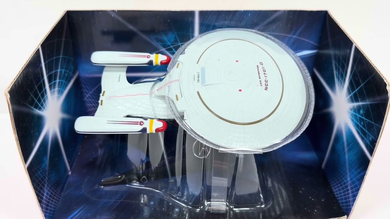 Vintage Mattel 2009 Star Trek Hot Wheels USS Enterprise NCC-1701D Diecast Replica Star Ship Model.