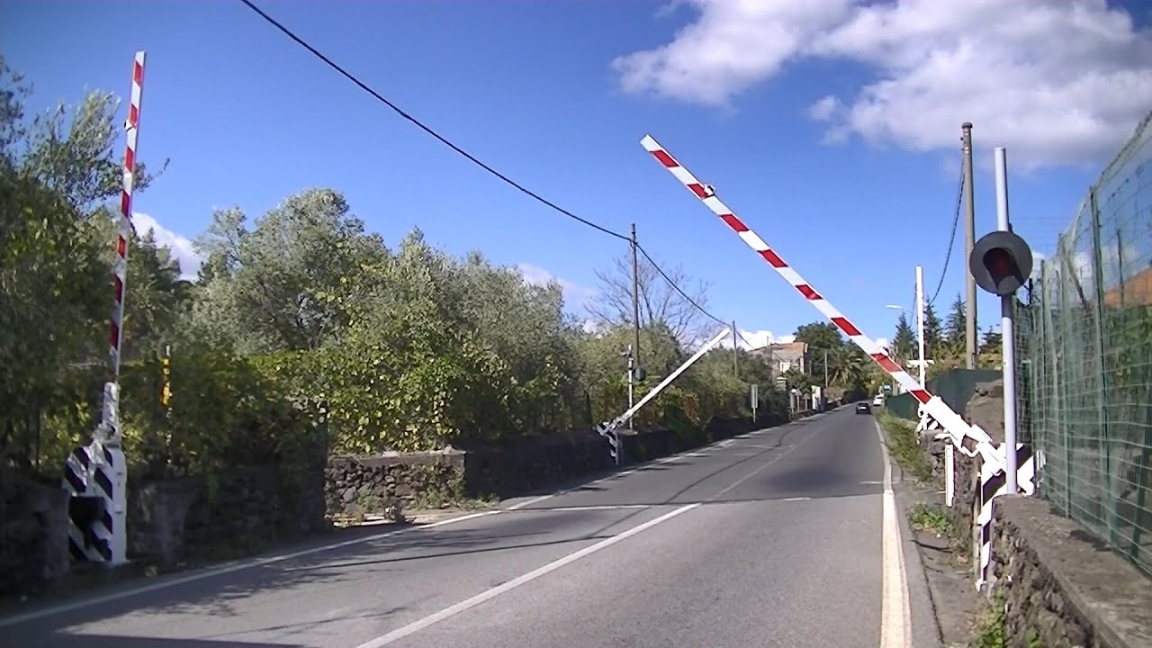 Spoorwegovergang Piedimonte Etneo (I) // Railroad crossing // Passaggio a livello